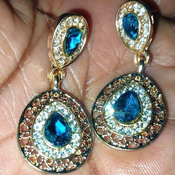 Double Water Drop Shape Jewelry Set - Picture 8 of 10